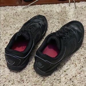 Non slip work shoes